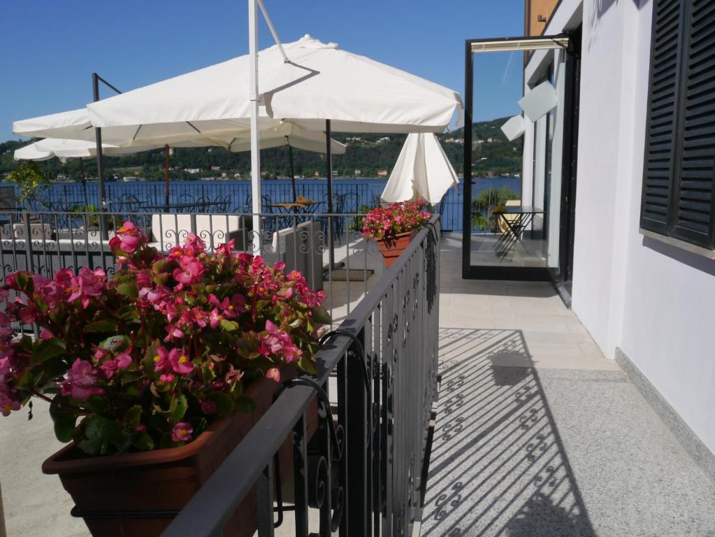 Hotel Lido Ranco Eksteriør bilde