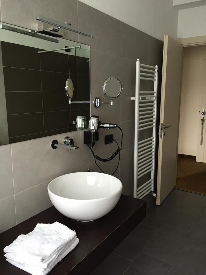 Hotel Lido Ranco Eksteriør bilde