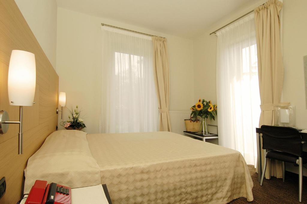 Hotel Lido Ranco Eksteriør bilde